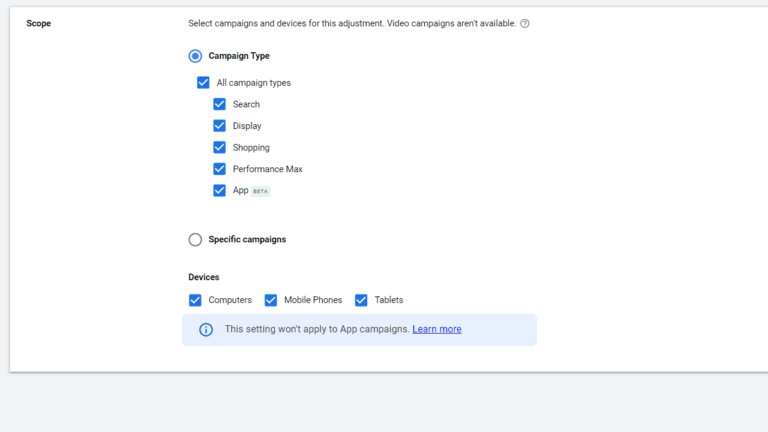 Screen displaying campaign type selection with options checked: All campaign types, Search, Display, Shopping, Performance Max, and App (beta). An option for selecting specific campaigns is available. Devices section highlights: Computers, Mobile Phones, Tablets. Ideal for App Campaigns with seasonality adjustments.